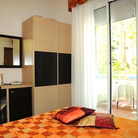 Hotel Flora Bellaria-Igea Marina Zewnętrze zdjęcie