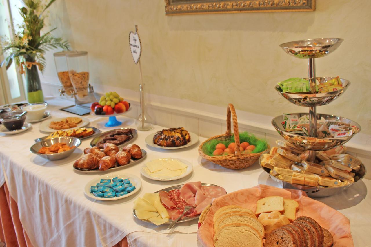 Hotel Flora Bellaria-Igea Marina Zewnętrze zdjęcie