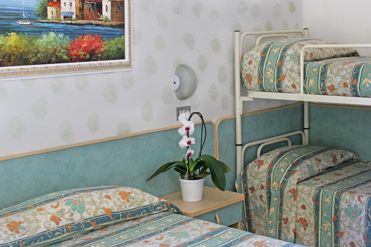 Hotel Flora Bellaria-Igea Marina Zewnętrze zdjęcie