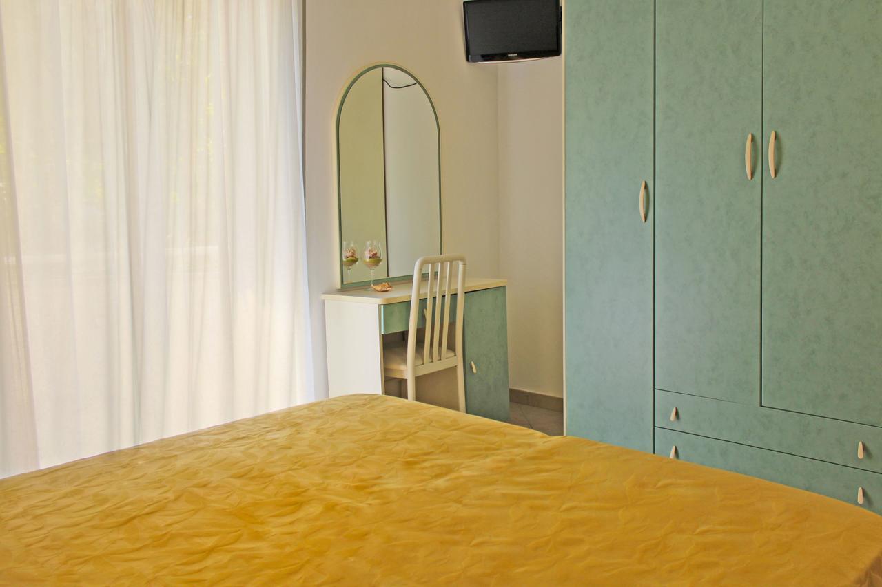 Hotel Flora Bellaria-Igea Marina Zewnętrze zdjęcie