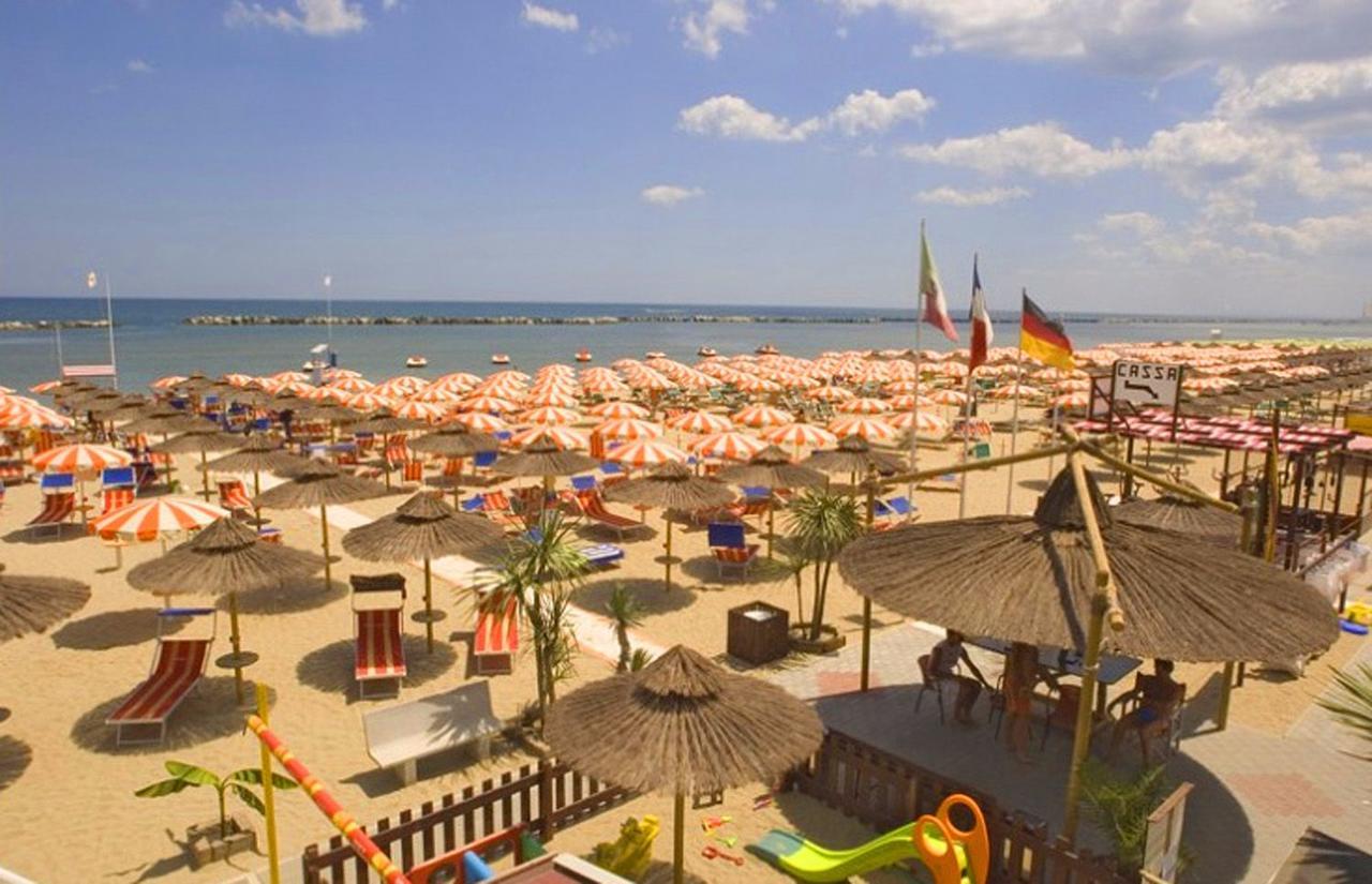 Hotel Flora Bellaria-Igea Marina Zewnętrze zdjęcie